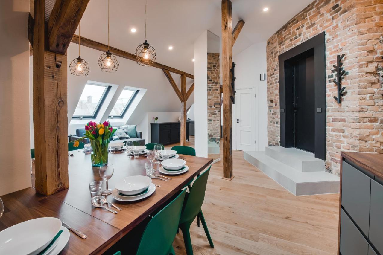 Big Design Apt - Sleeps 12 - Best Location Рига Экстерьер фото