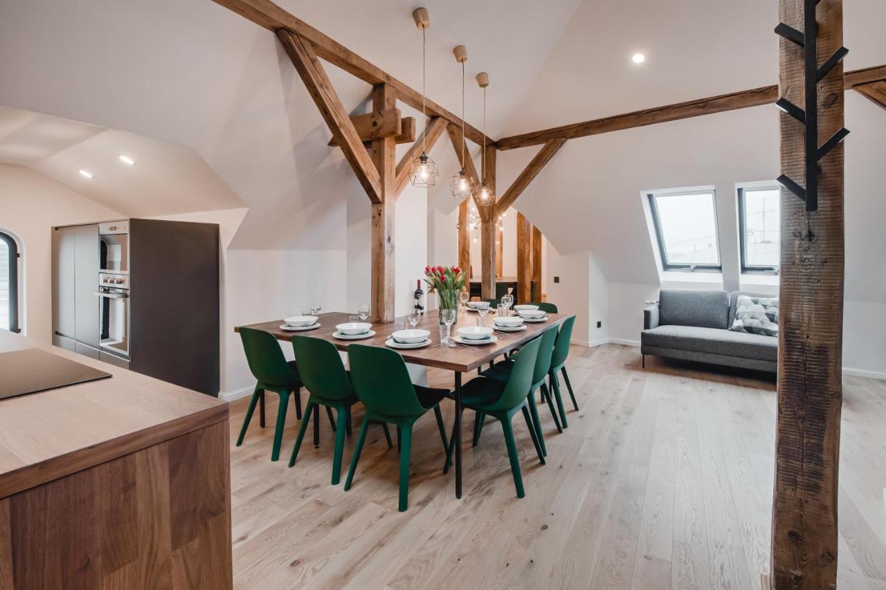 Big Design Apt - Sleeps 12 - Best Location Рига Экстерьер фото