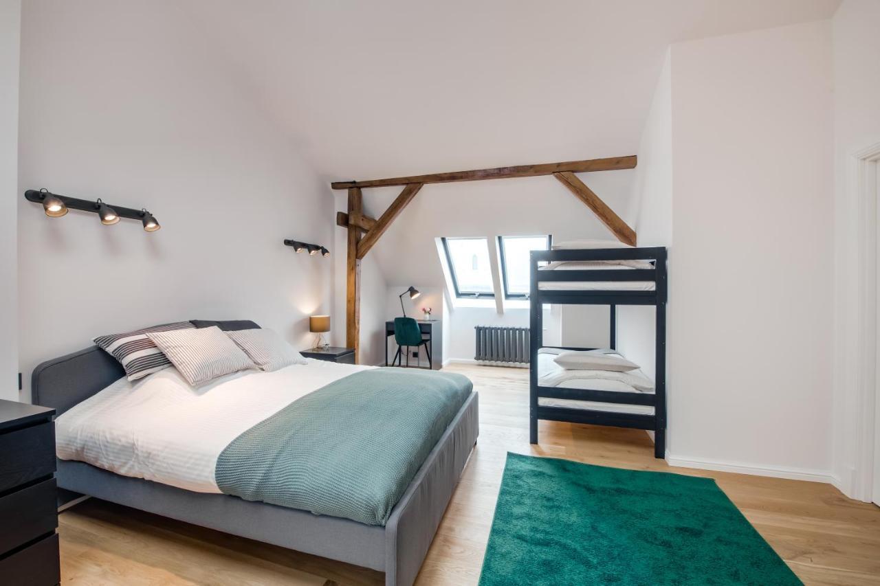 Big Design Apt - Sleeps 12 - Best Location Рига Экстерьер фото