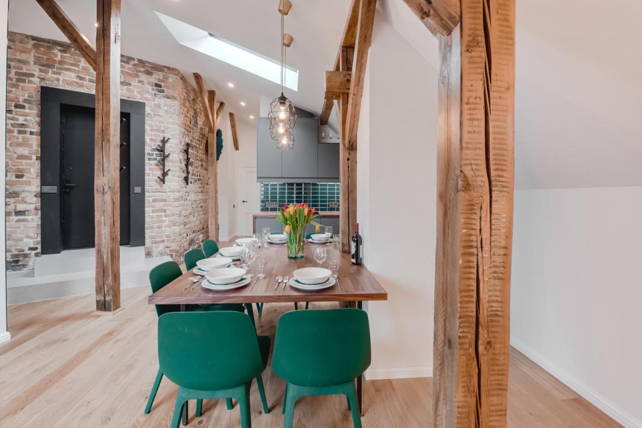 Big Design Apt - Sleeps 12 - Best Location Рига Экстерьер фото